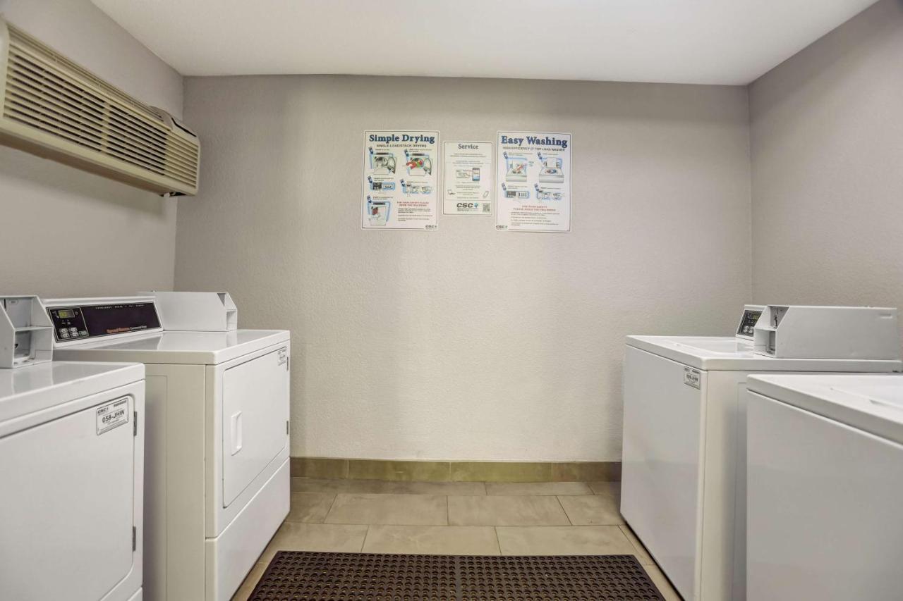 Hotel 6-san Bernardino, Ca - North Serrano Village