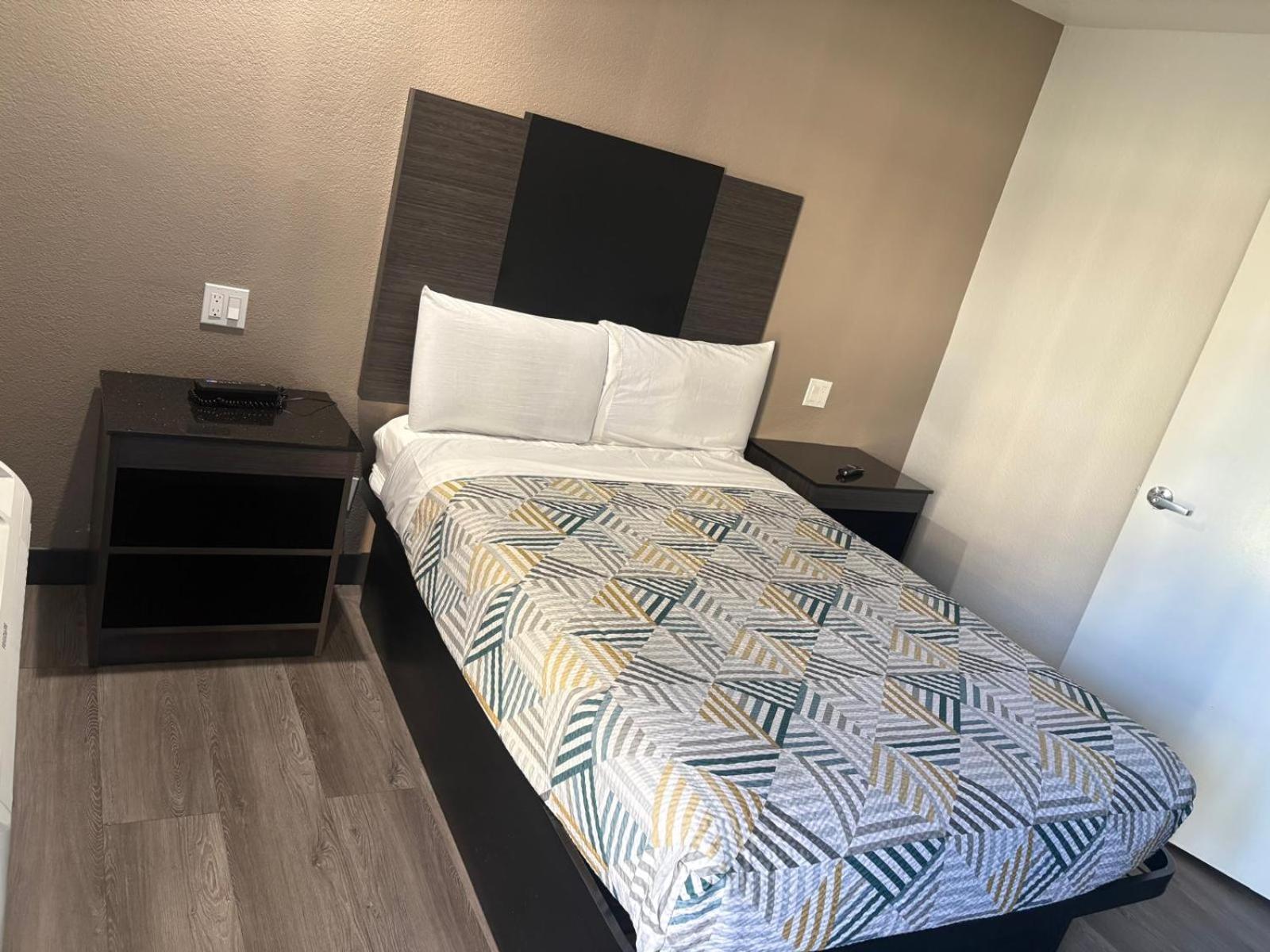 6-san Bernardino, Ca - North Hotel Serrano Village