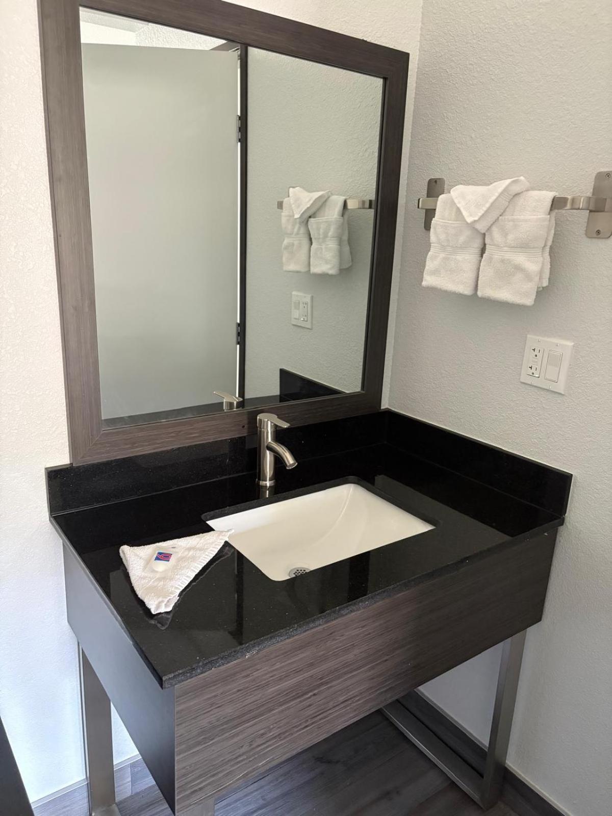 6-san Bernardino, Ca - North Hotel