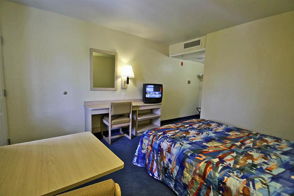 6-san Bernardino, Ca - North Hotel Serrano Village